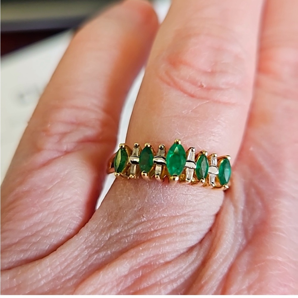Emerald and diamond ring